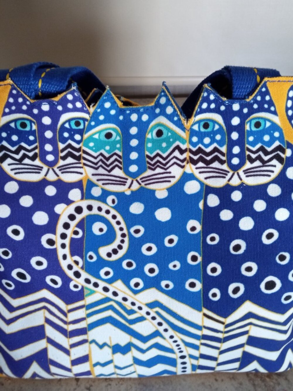 Laurel Burch ZIPPERED cat tote ~ clean interior comfortable straps perfect size